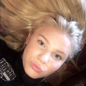 Meet your Posher, Ella